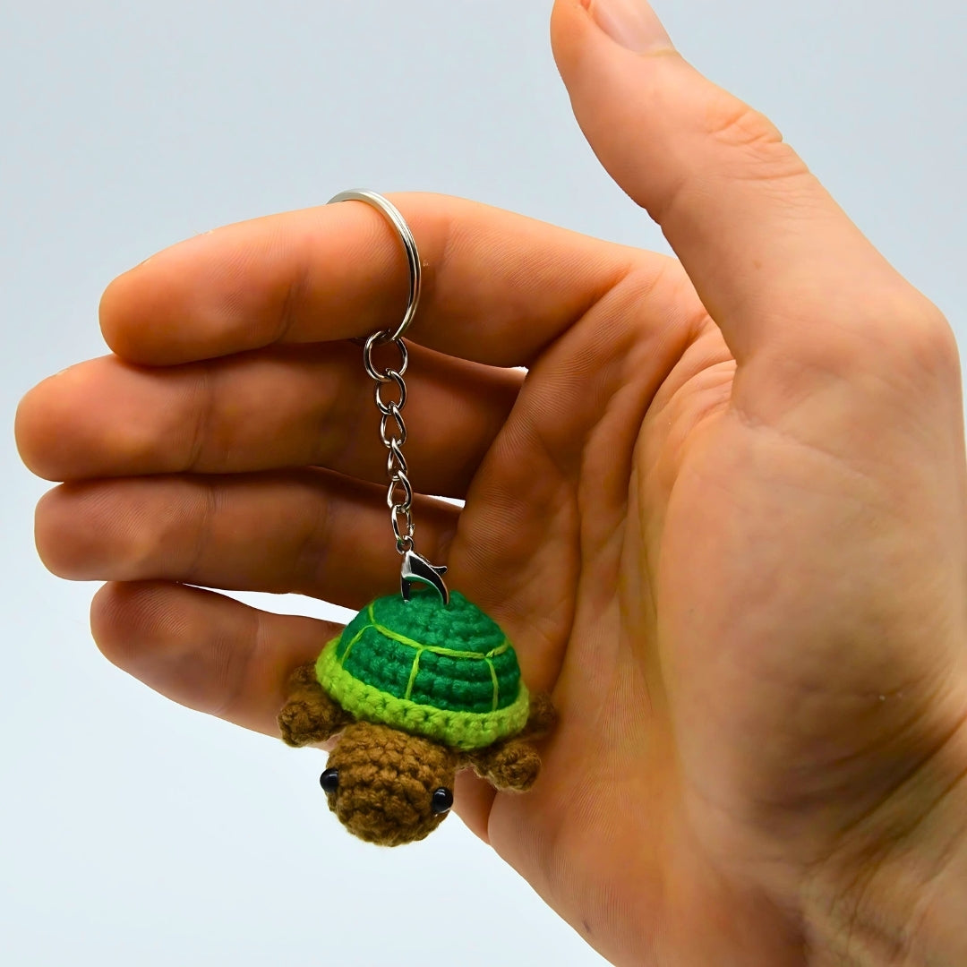 Schildkröten Schlüsselanhänger in menschlicher Hand
