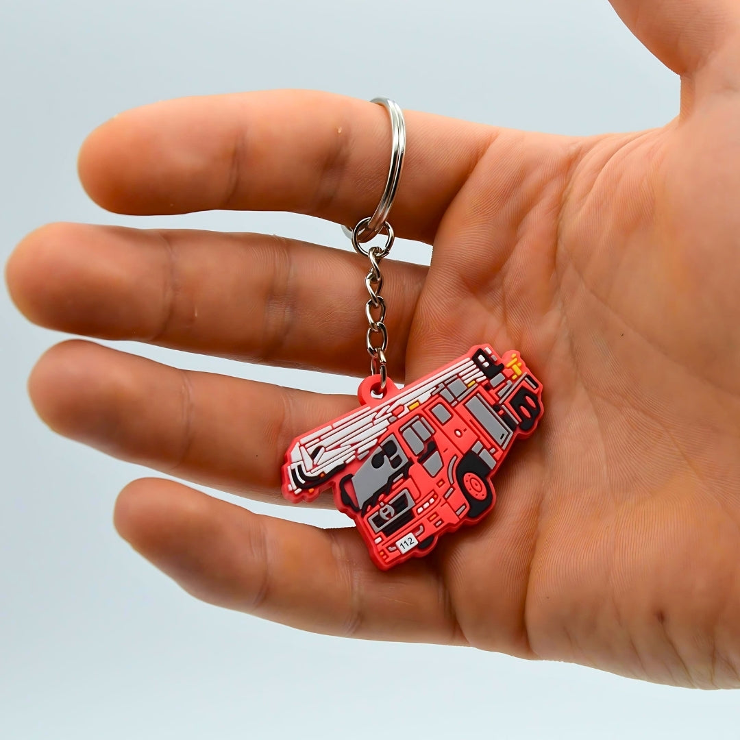 Feuerwehr Schlüsselanhänger Auto in menschlicher Hand