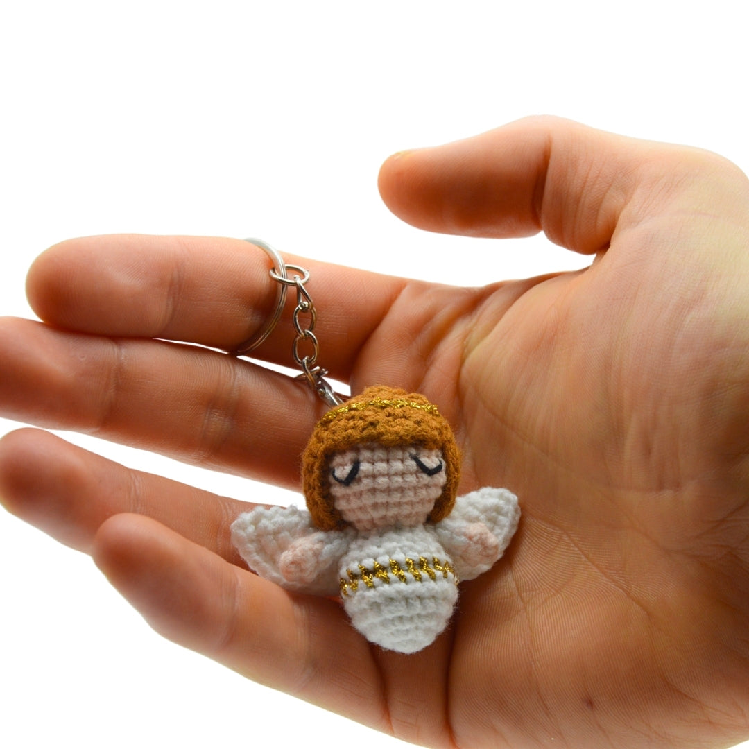 Schutzengel Schlüsselanhänger in einer Hand