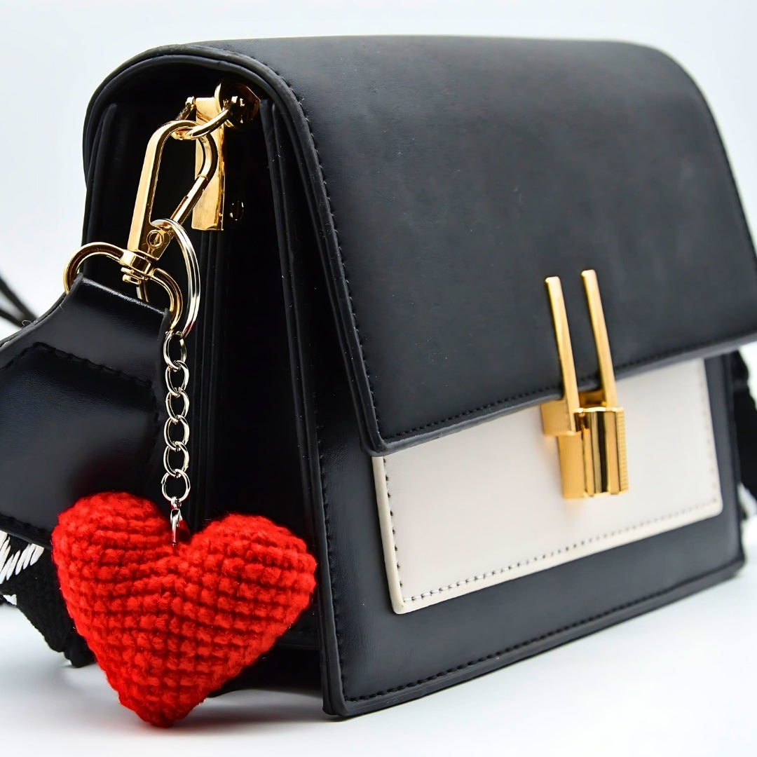 Roter Herzanhänger für Taschen