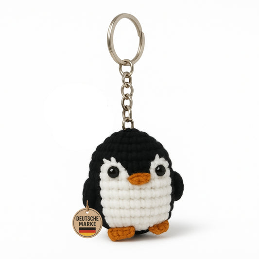 Pinguin Schlüsselanhänger klein gehäkelt süß